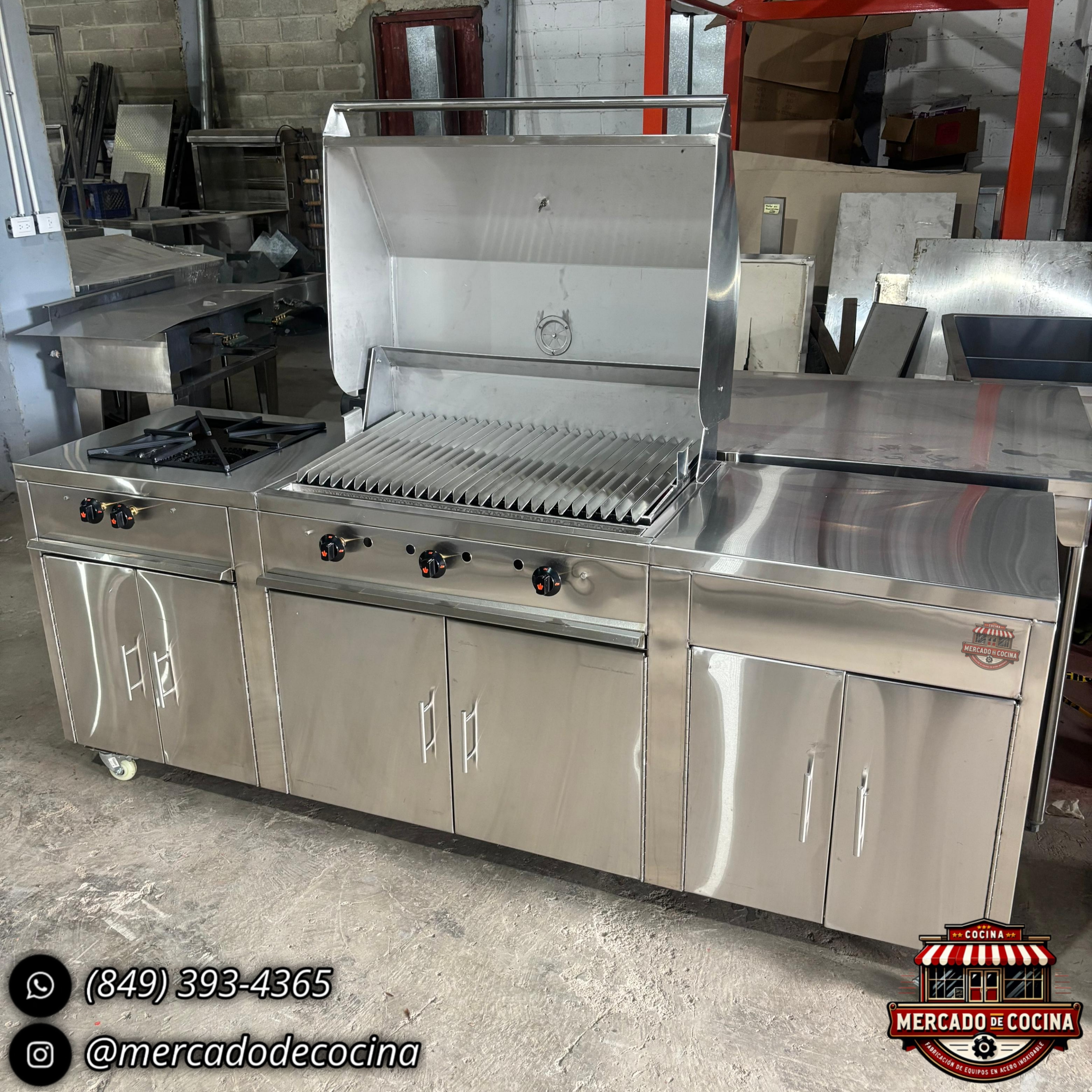 Asador BBQ + estufón con tope y gabinete cerrado.