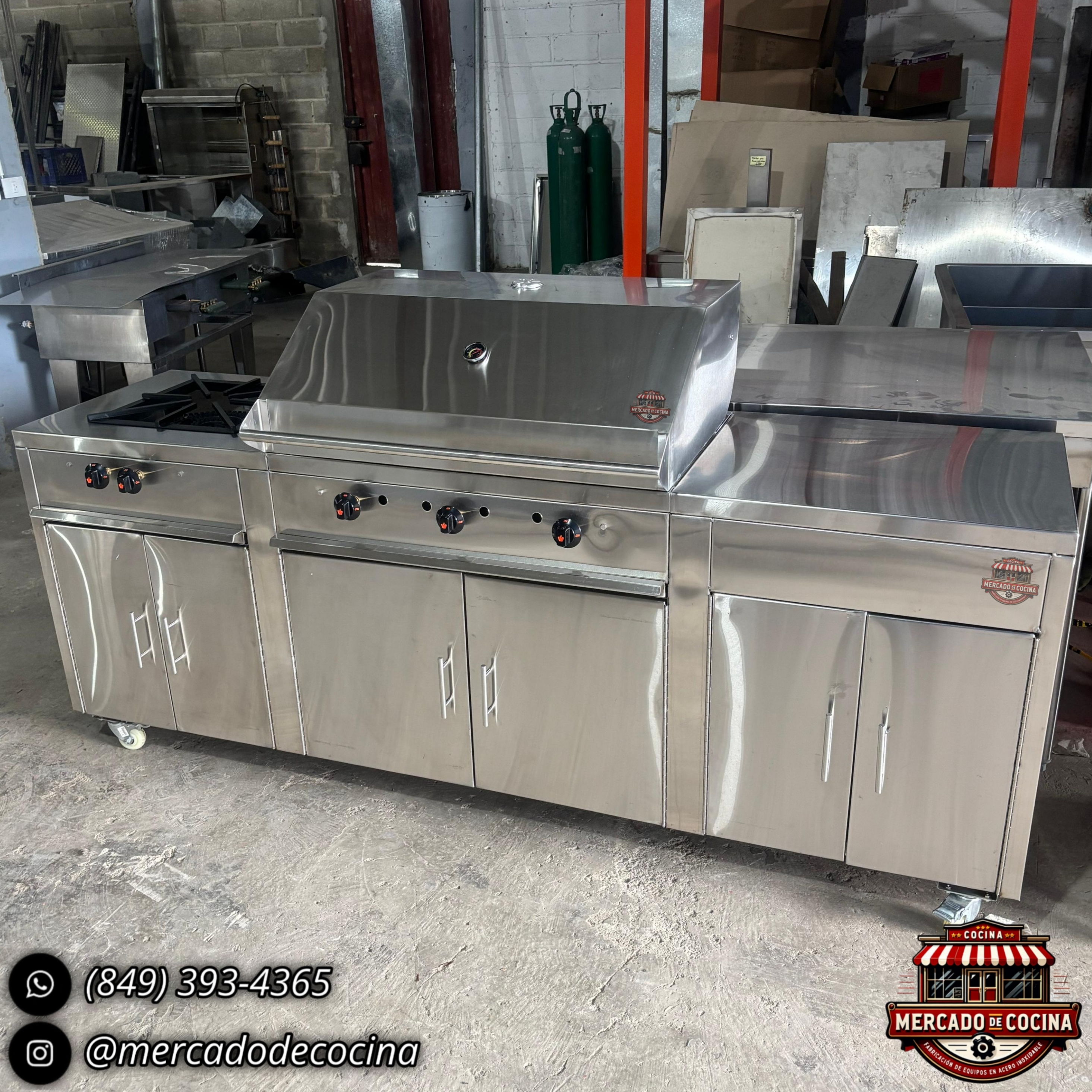 Asador BBQ + estufón con tope y gabinete cerrado.