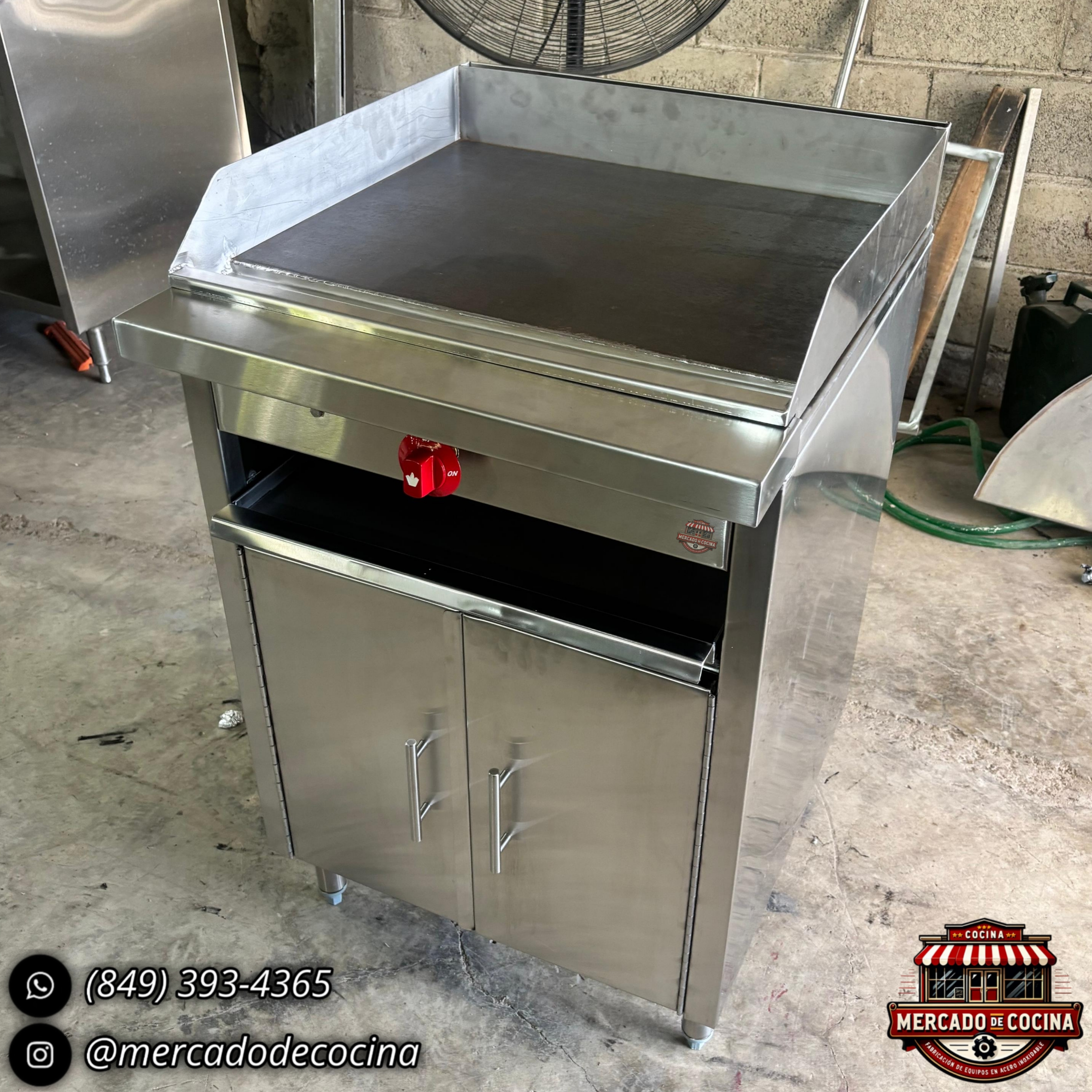Plancha carnica mod-PRO 24" con gabinete cerrado.